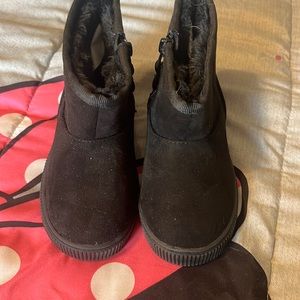 Cat and Jack size 8 boots for your toddler, never been worn!